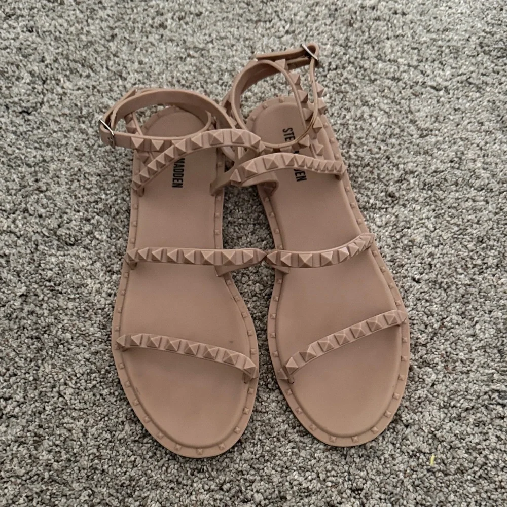 Steve Madden Women’s Transport Flat Sandal - Picture 3 of 7